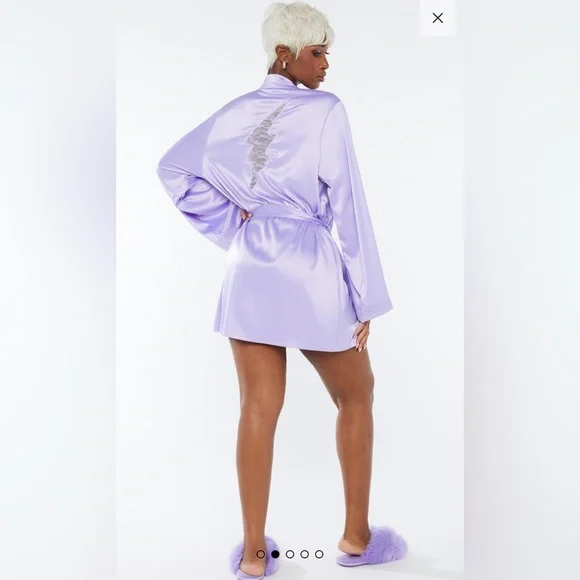 NWT Savage X Fenty Lavender Purple Satin Robe with Lace Lightening Bolt 2x/3x - Picture 6 of 11